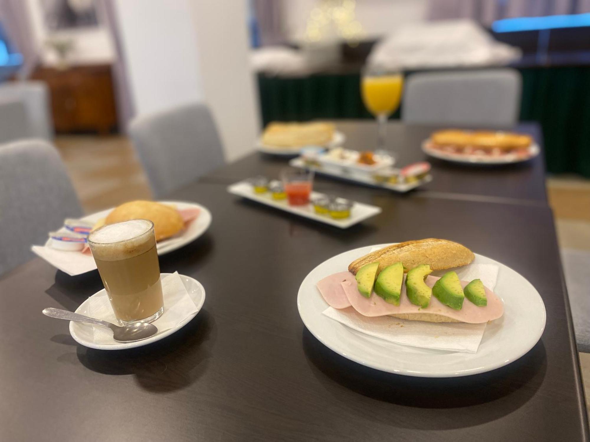 Hotel Montera Plaza Los Barrios Zewnętrze zdjęcie