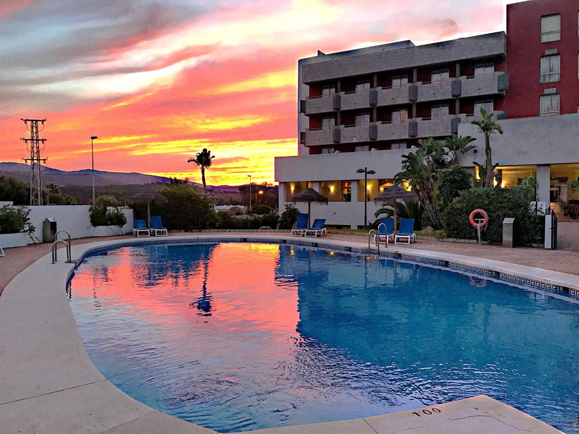 Hotel Montera Plaza Los Barrios Zewnętrze zdjęcie